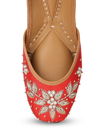 Dhiyona HOP Women Embellished Ethnic Mojaris Flats