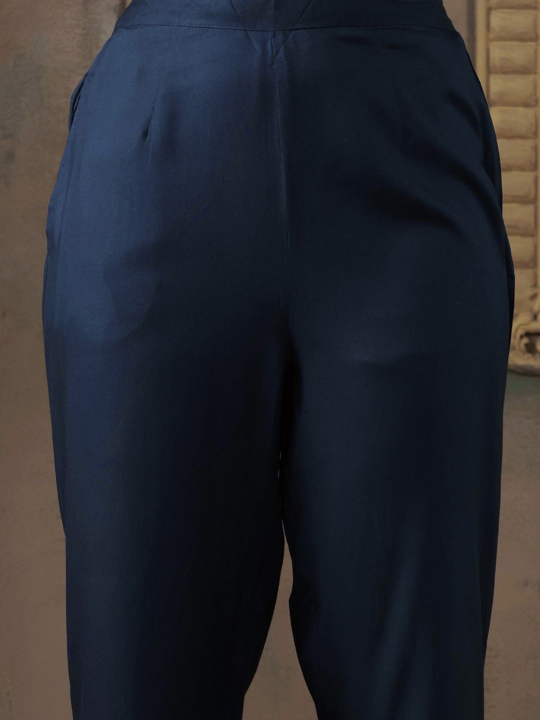 Ethnic Motifs Embroidered V-Neck Thread Work Kurta With Trousers