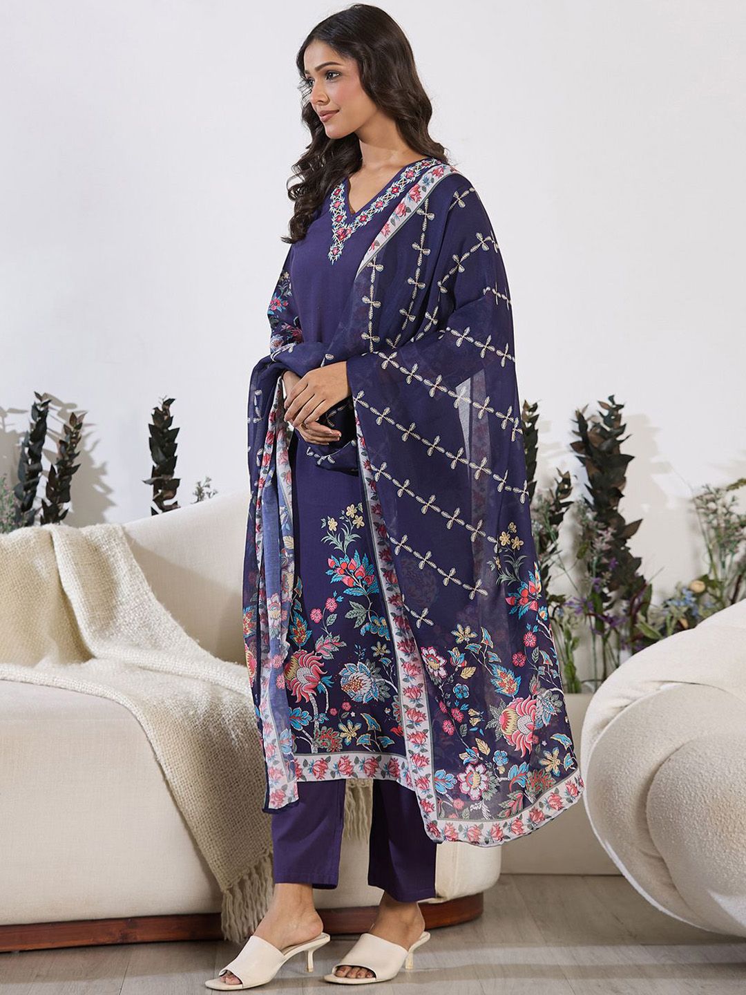 Floral Printed Thread Work Straight Kurta with Trouser & Dupatta