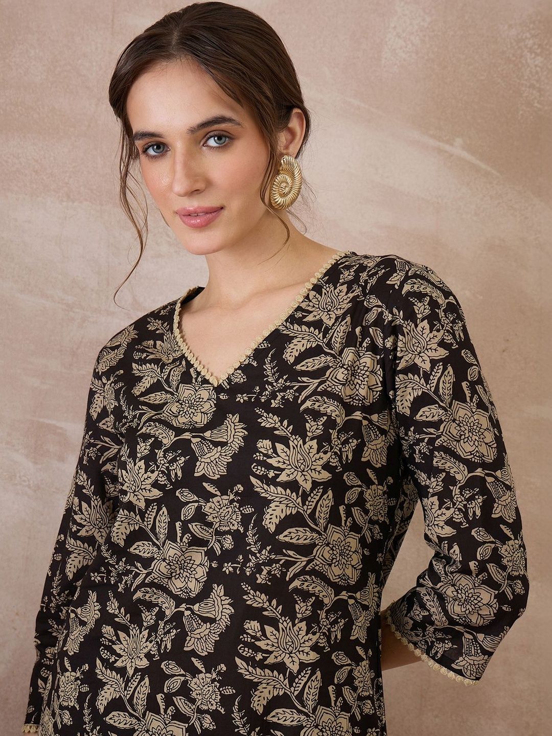 Women Floral Printed Regular Pure Cotton Kurta with Trousers