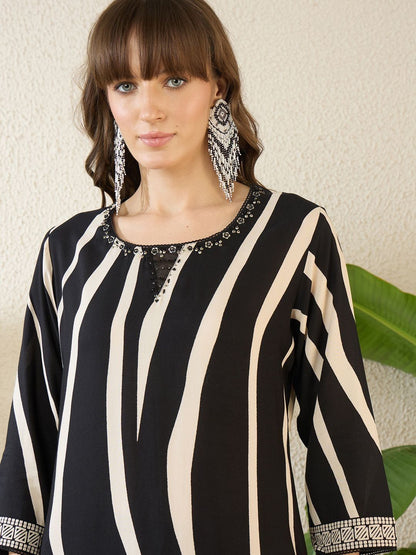 Dhiyona IE Printed Round Neck Three-Quarter Sleeves Top With Trousers