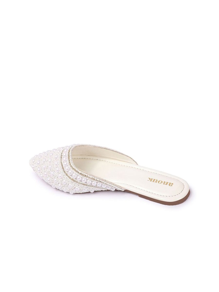 Dhiyona AK Women Embellished Ethnic Ballerinas Flats