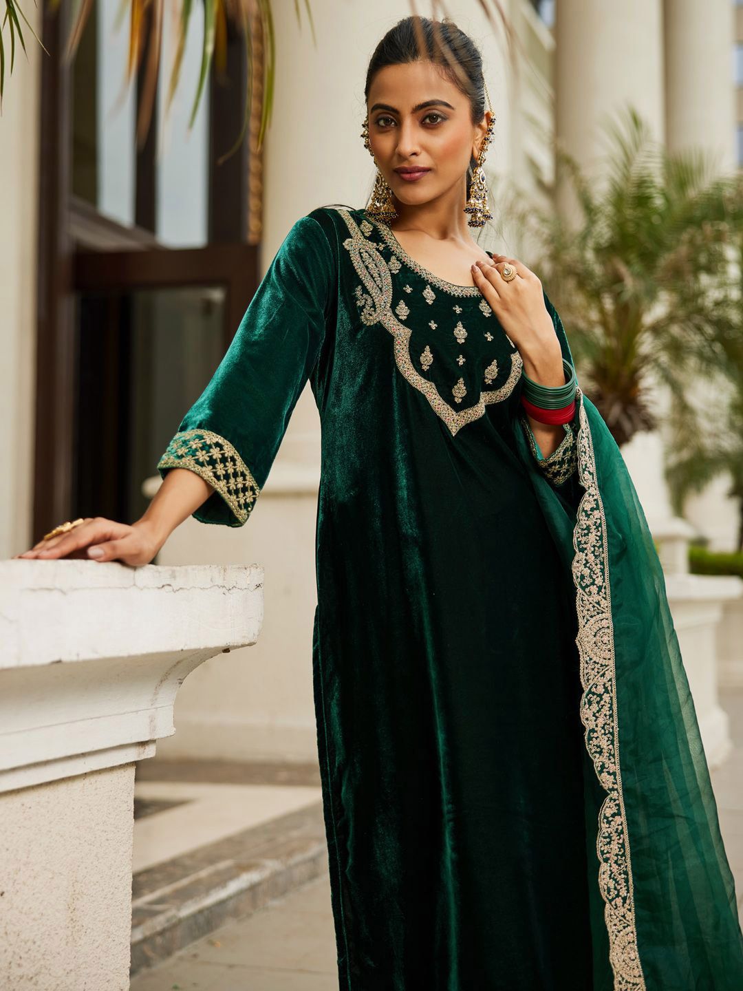 Women Ethnic Motifs Embroidered Regular Velvet Kurta with Trousers & With Dupatta