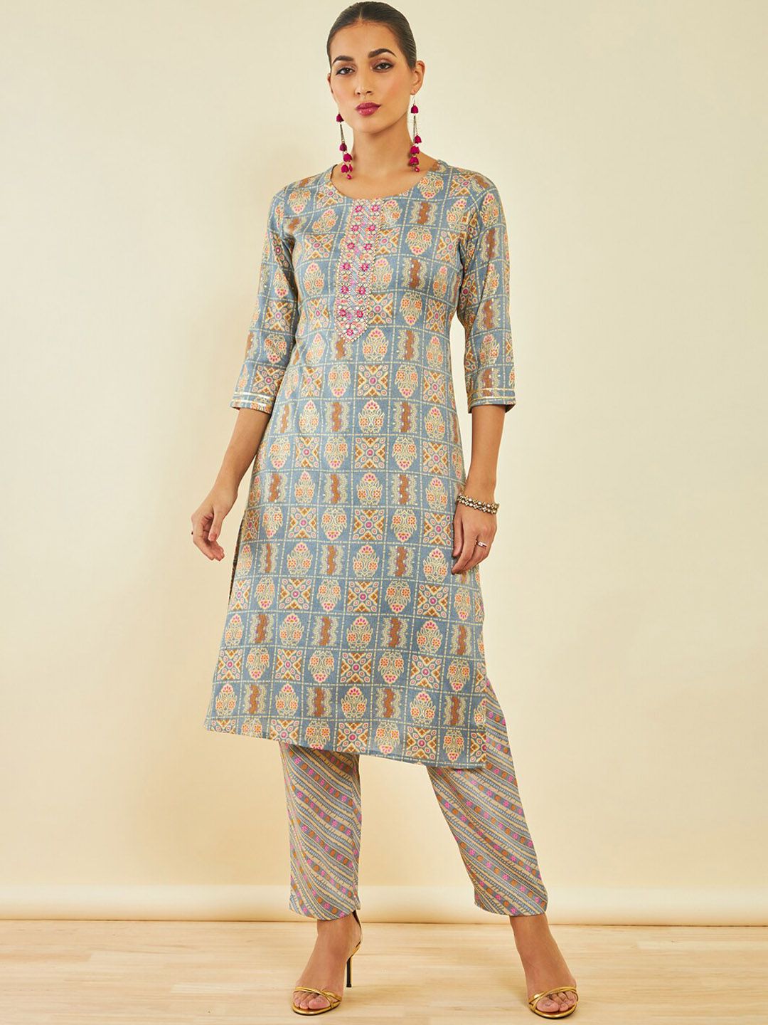 Dhiyona SO Women's Grey Ethnic Motifs Printed Gotta Patti Straight Kurta With Trousers