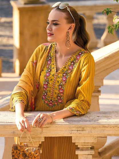 Floral Embroidered Regular Thread Work Pure Cotton Kurta with Trousers & Dupatta