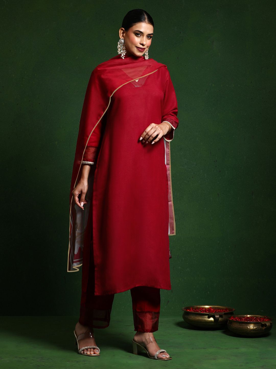 Dhiyona VA Women'sThread Work V-Neck Straight Kurta With Trousers And Dupatta
