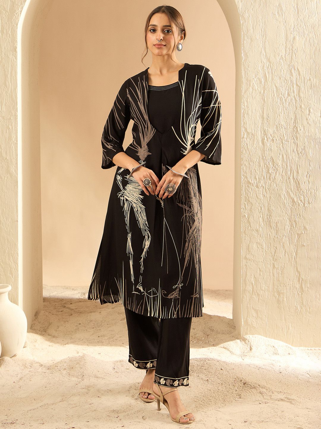 Women Printed Regular Kurta with Trousers