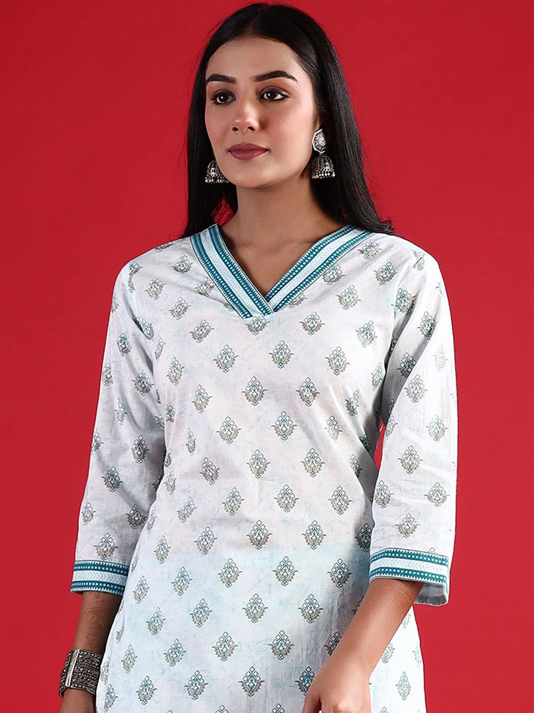 Dhiyona IE Floral Printed V-Neck Long Sleeves Straight Cotton Kurta