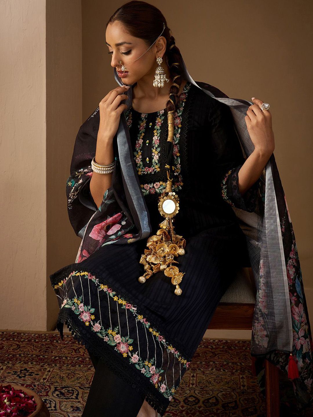 Women Floral Embroidered Regular Thread Work Linen Kurta with Trousers & With Dupatta