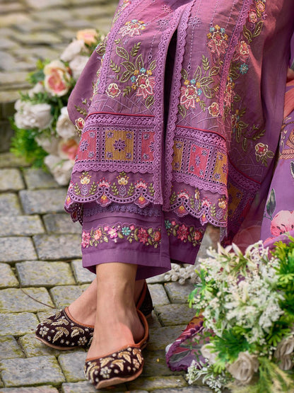 Women Floral Embroidered Panelled Thread Work Kurta with Trousers & With Dupatta