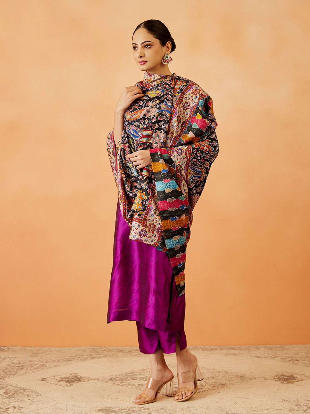 Dhiyona PA Women Floral Embroidered Shawl