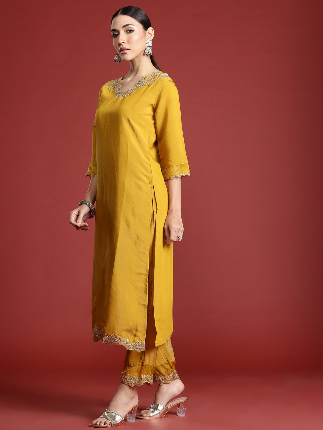 Women Floral Embroidered Kurta with Trousers & With Dupatta