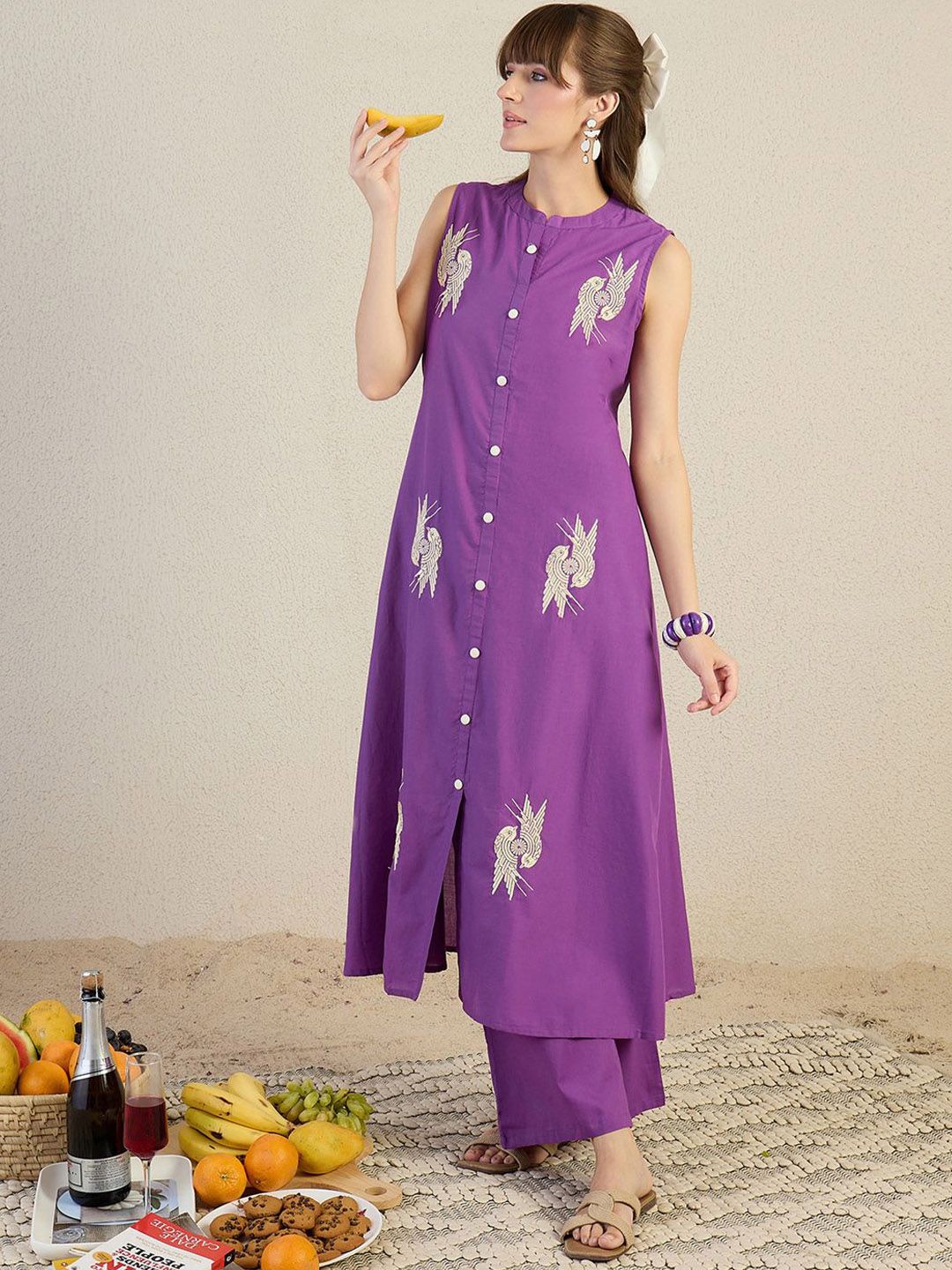 Women Ethnic Motifs Embroidered Regular Thread Work Pure Cotton Kurta Sets