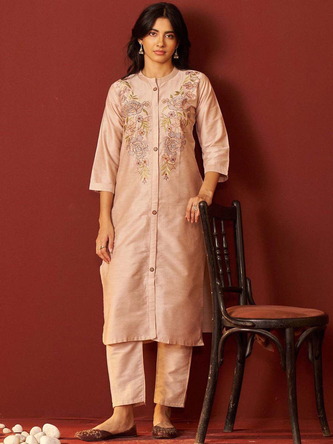 Women Floral Embroidered Cotton Kurta with Trousers