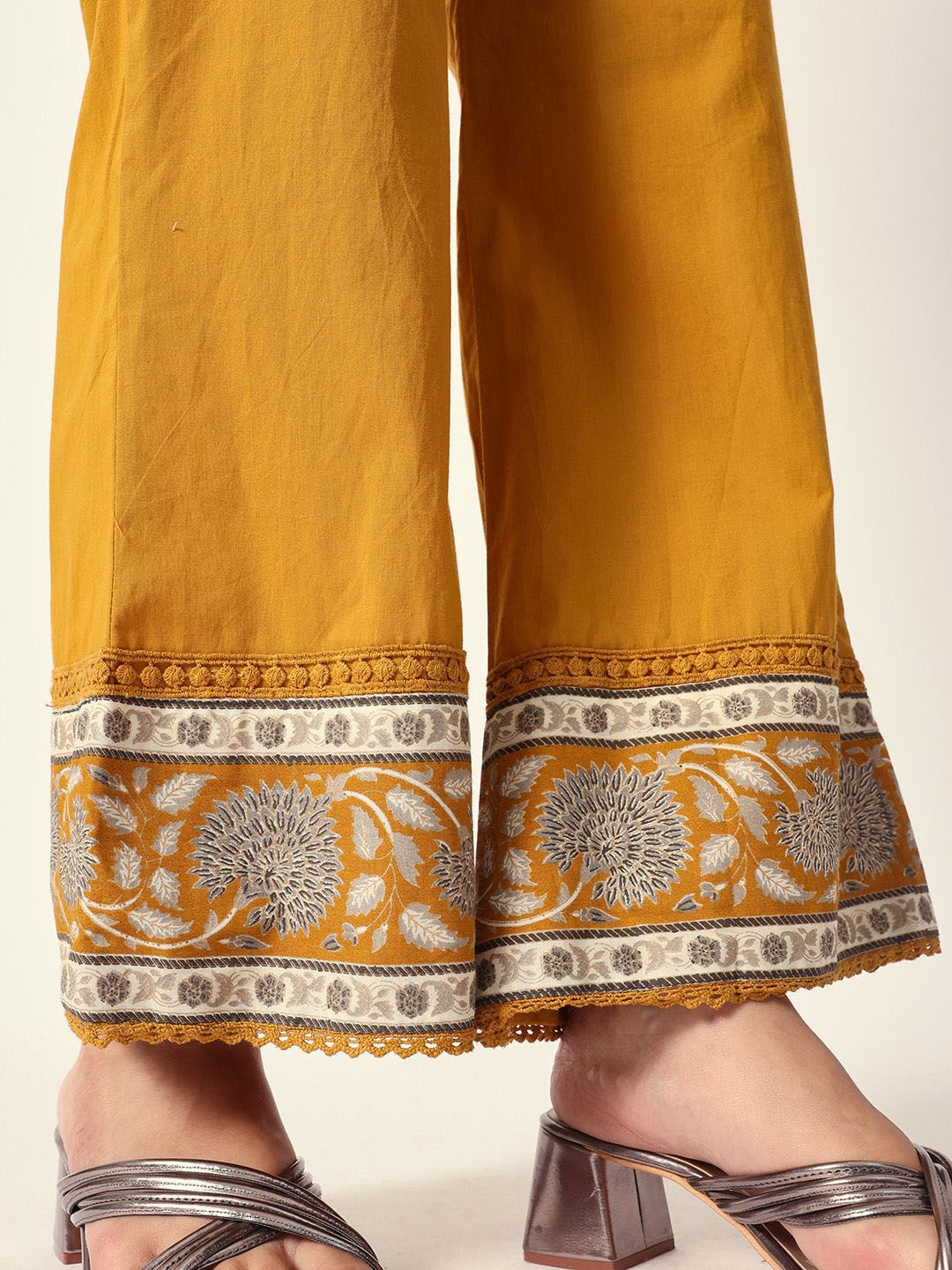 Dhiyona IS Women's Women Floral Printed Regular Pure Cotton Kurta with Trousers & With Dupatta