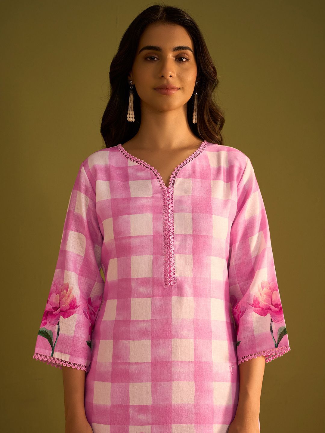 Dhiyona IE Checked V-Neck Linen Straight Kurta With Trousers & Dupatta
