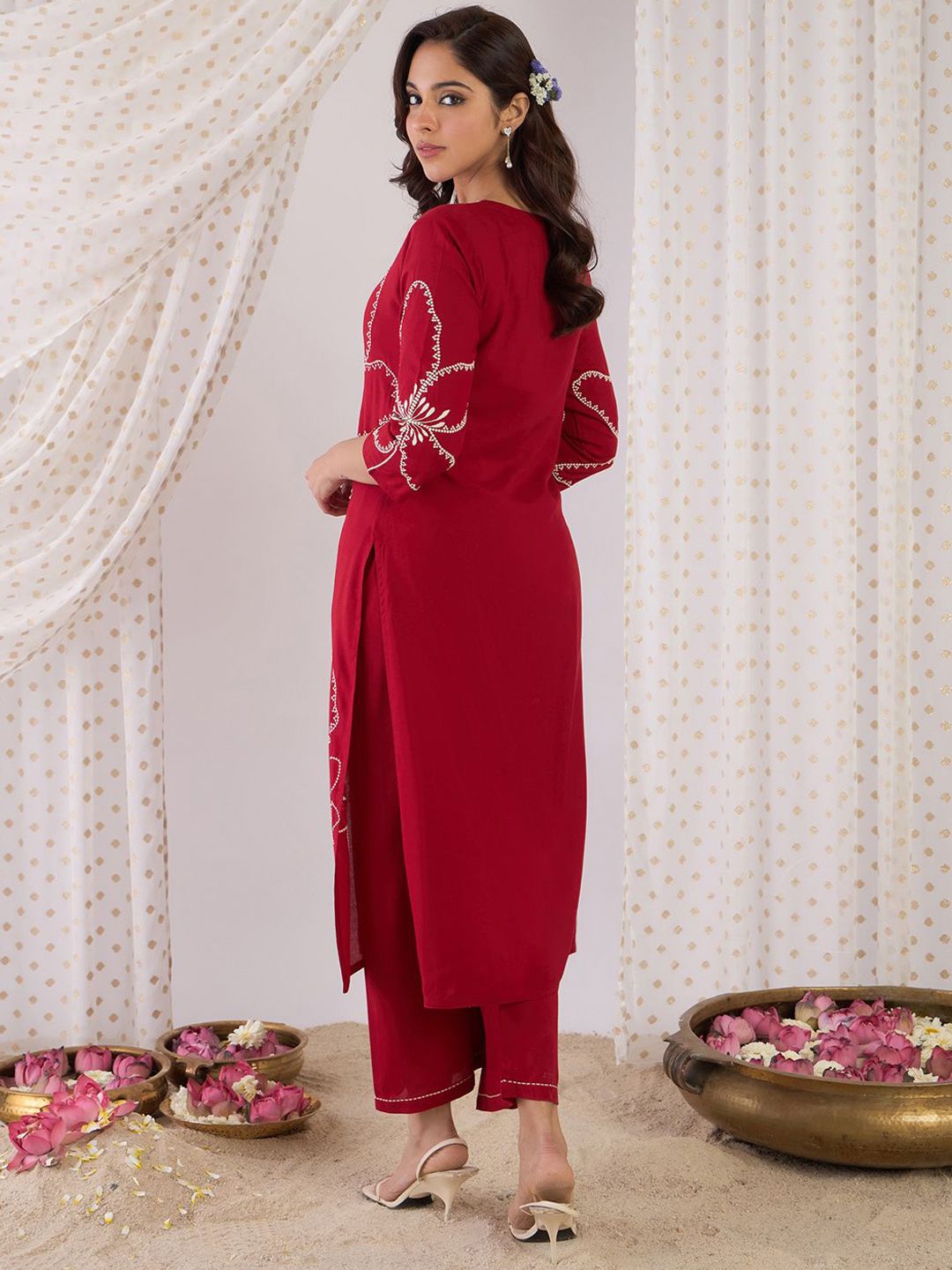 Dhiyona IE Floral Embroidered Beads And Stones Straight Kurta With Palazzos