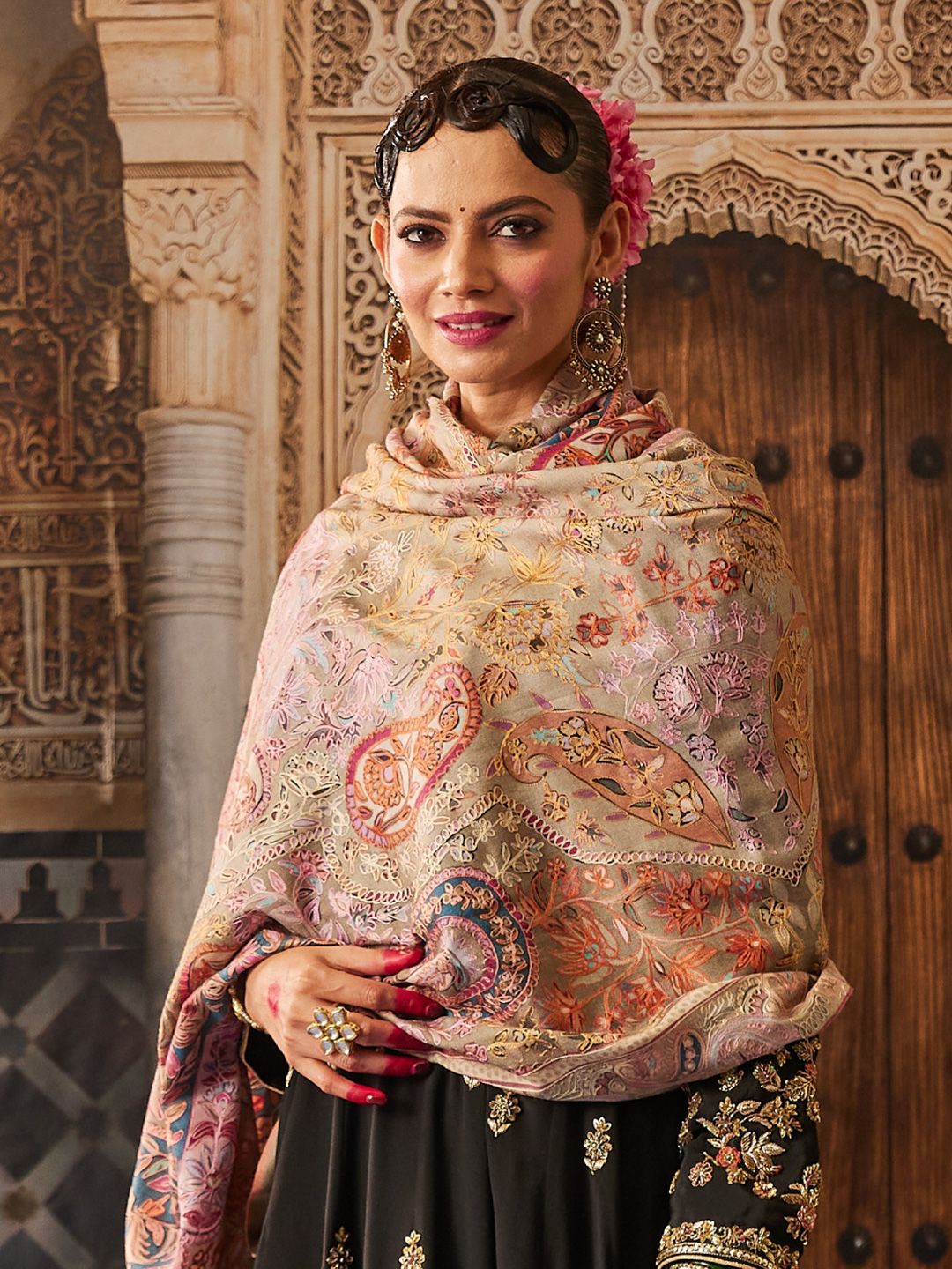 Dhiyona PA Women Floral Embroidered Shawl