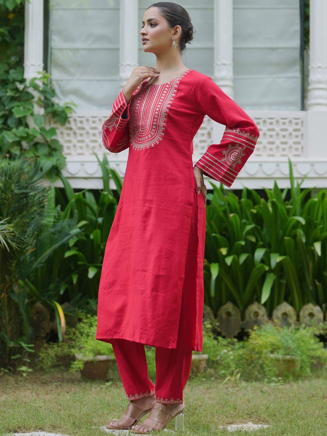 Dhiyona IE Women Ethnic Motifs Embroidered Regular Sequinned Kurta with Trousers