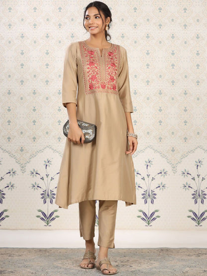 Dhiyona OD  Women Floral Yoke Design Thread Work Kurta