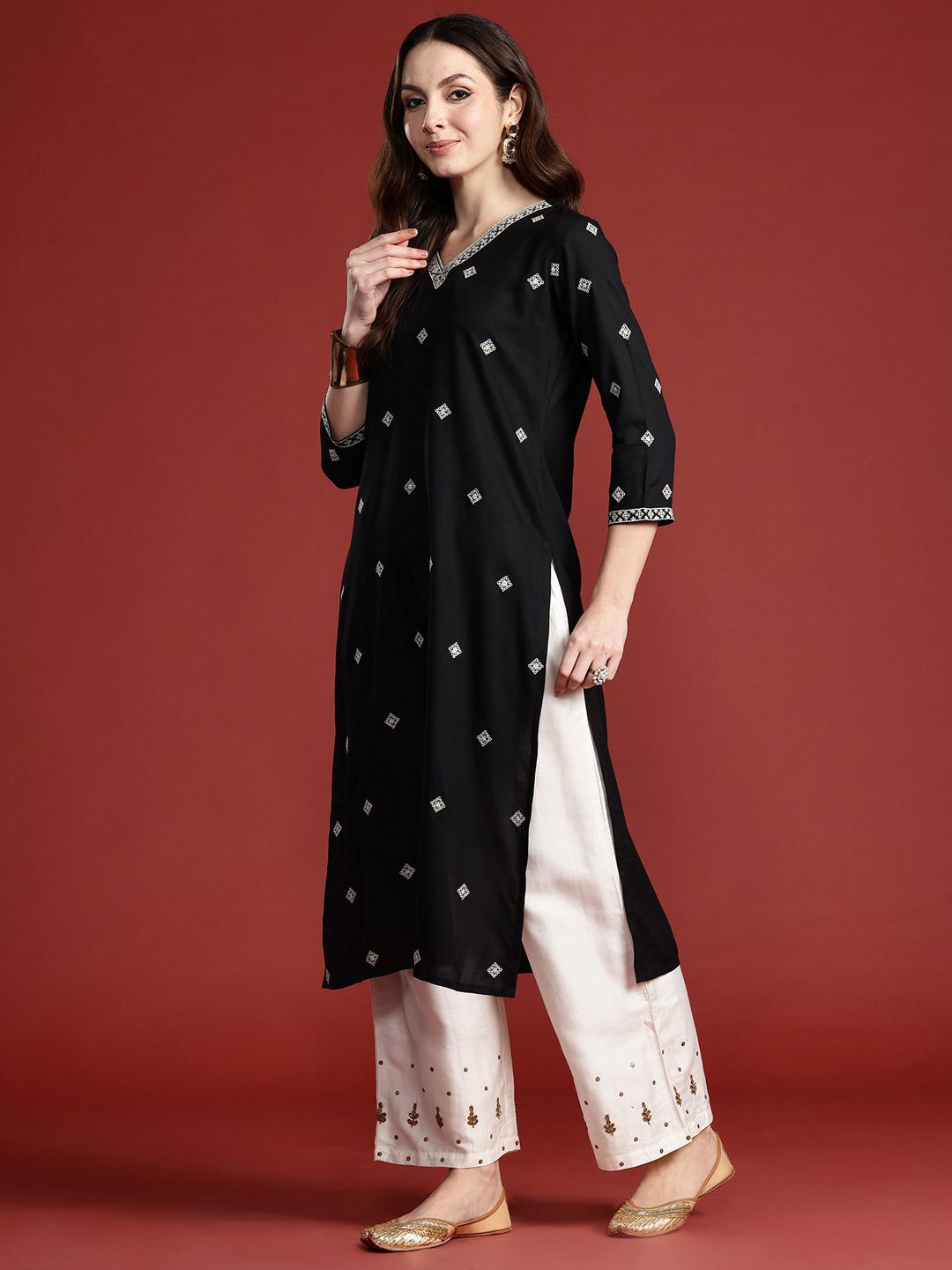 Dhiyona IE Women Geometric Embroidered Sequinned Pure Cotton Kurta