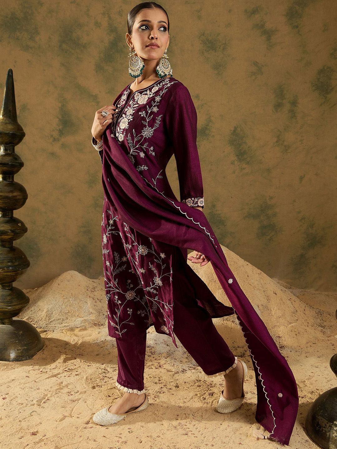 Women Floral Embroidered Regular Thread Work Kurta with Trousers & With Dupatta