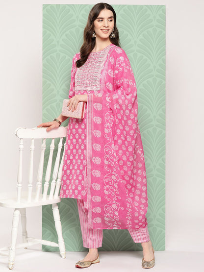 Dhiyona IE Women Floral Printed Regular Gotta Patti Cotton Kurta with Trousers & Dupatta