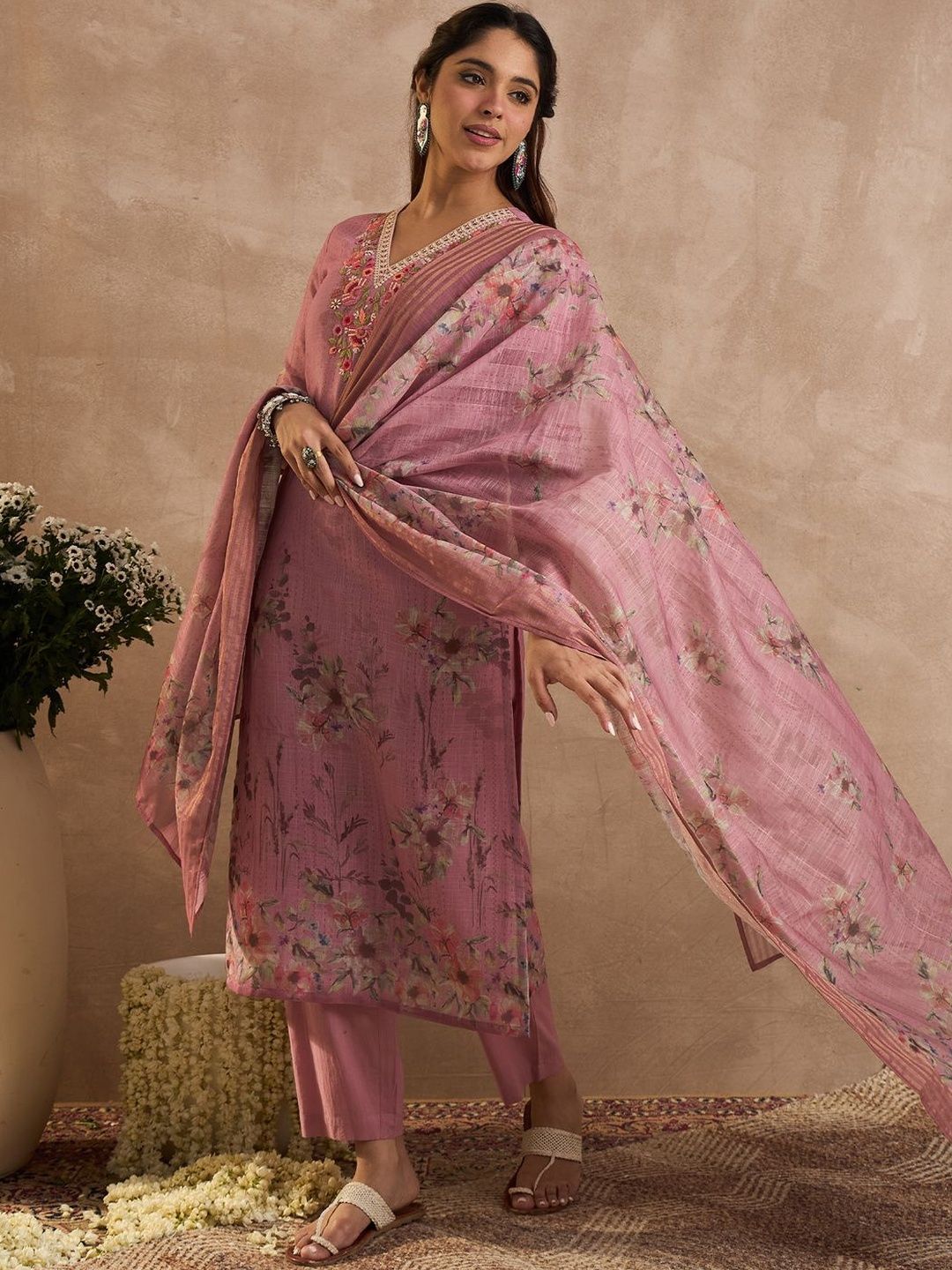 Women Floral Embroidered Regular Thread Work Linen Kurta Set With Dupatta