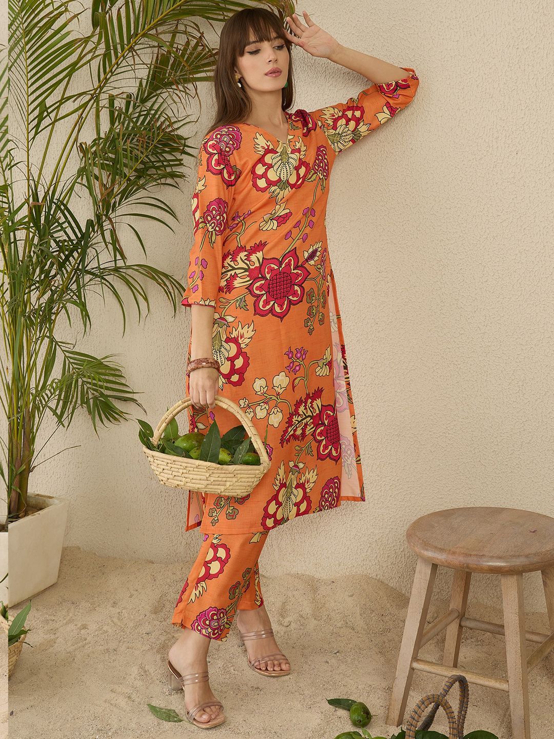 Dhiyona IE Floral Screen Printed V-Neck Straight Kurta With Trousers