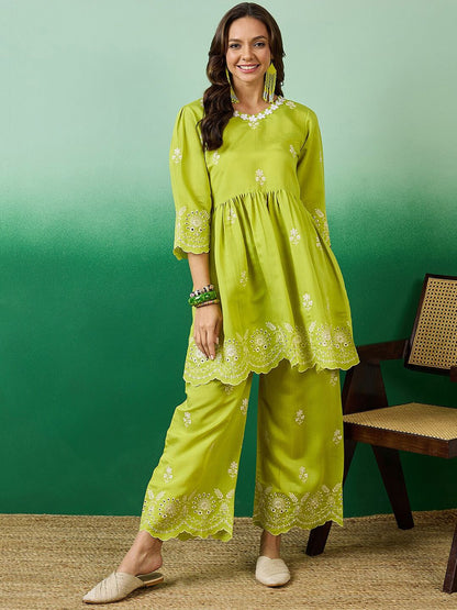 Dhiyona SN Women's Floral Embroidered V-Neck Kurti With Palazzo