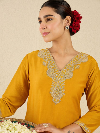Dhiyona IE Embroidered V Neck Top With Trousers Co-Ords