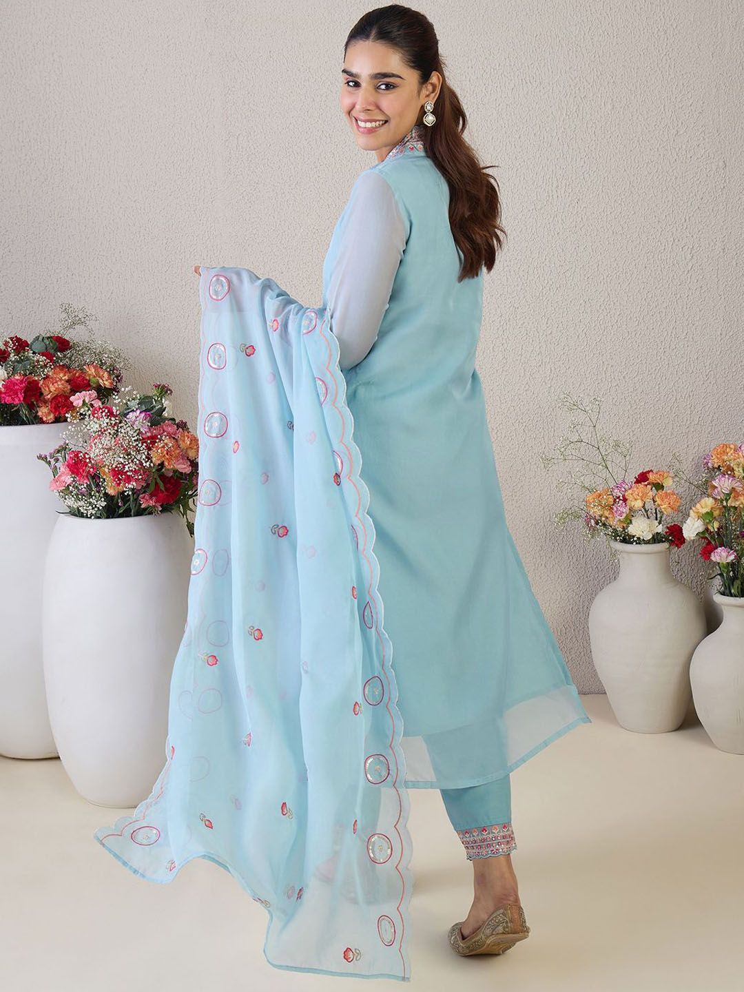 Dhiyona IE Floral Embroidered V-Neck Thread Work Straight Kurta & Trousers & Dupatta