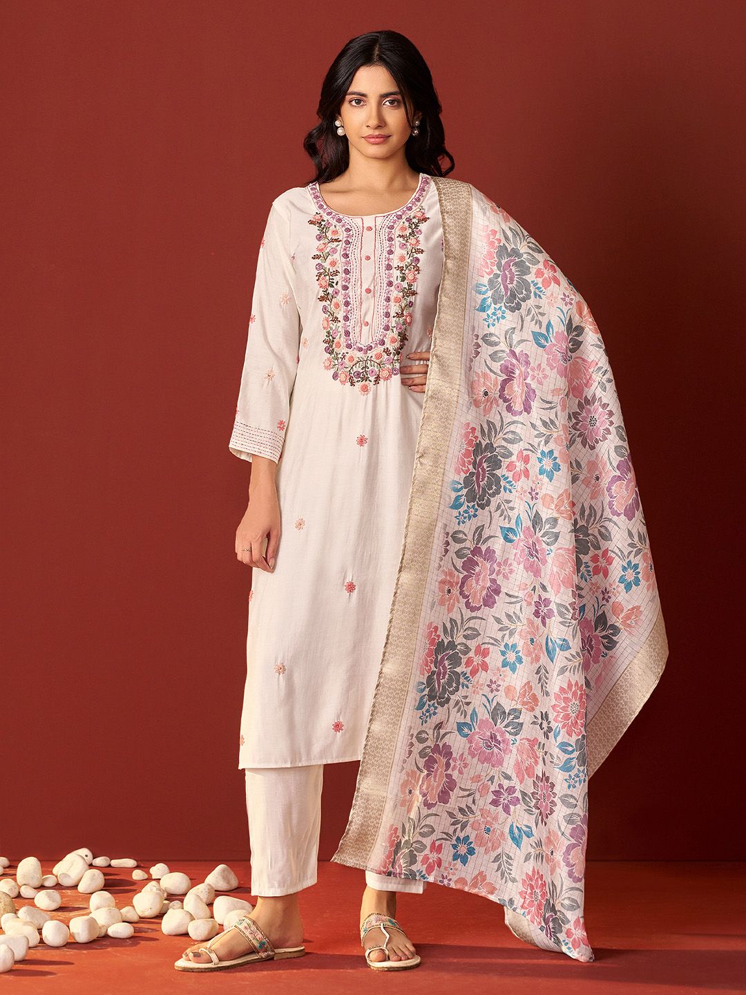 Women Floral Embroidered Regular Thread Work Kurta with Trousers & With Dupatta