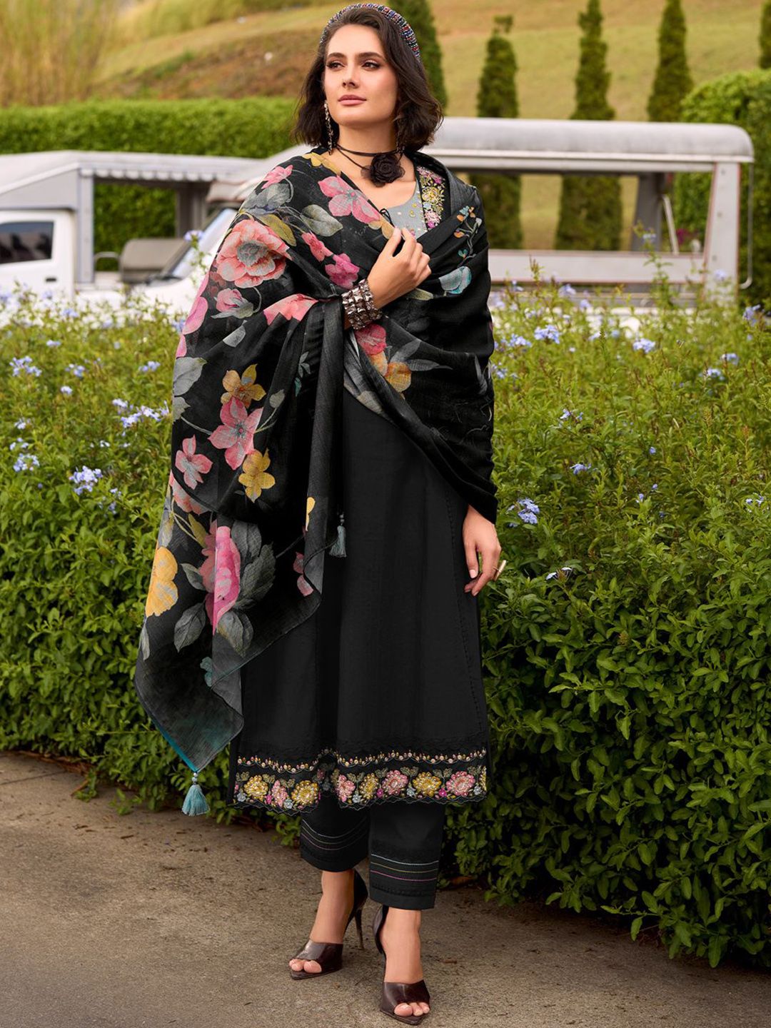 Floral Embroidered Thread Work Pure Cotton Kurta with Trousers & Dupatta