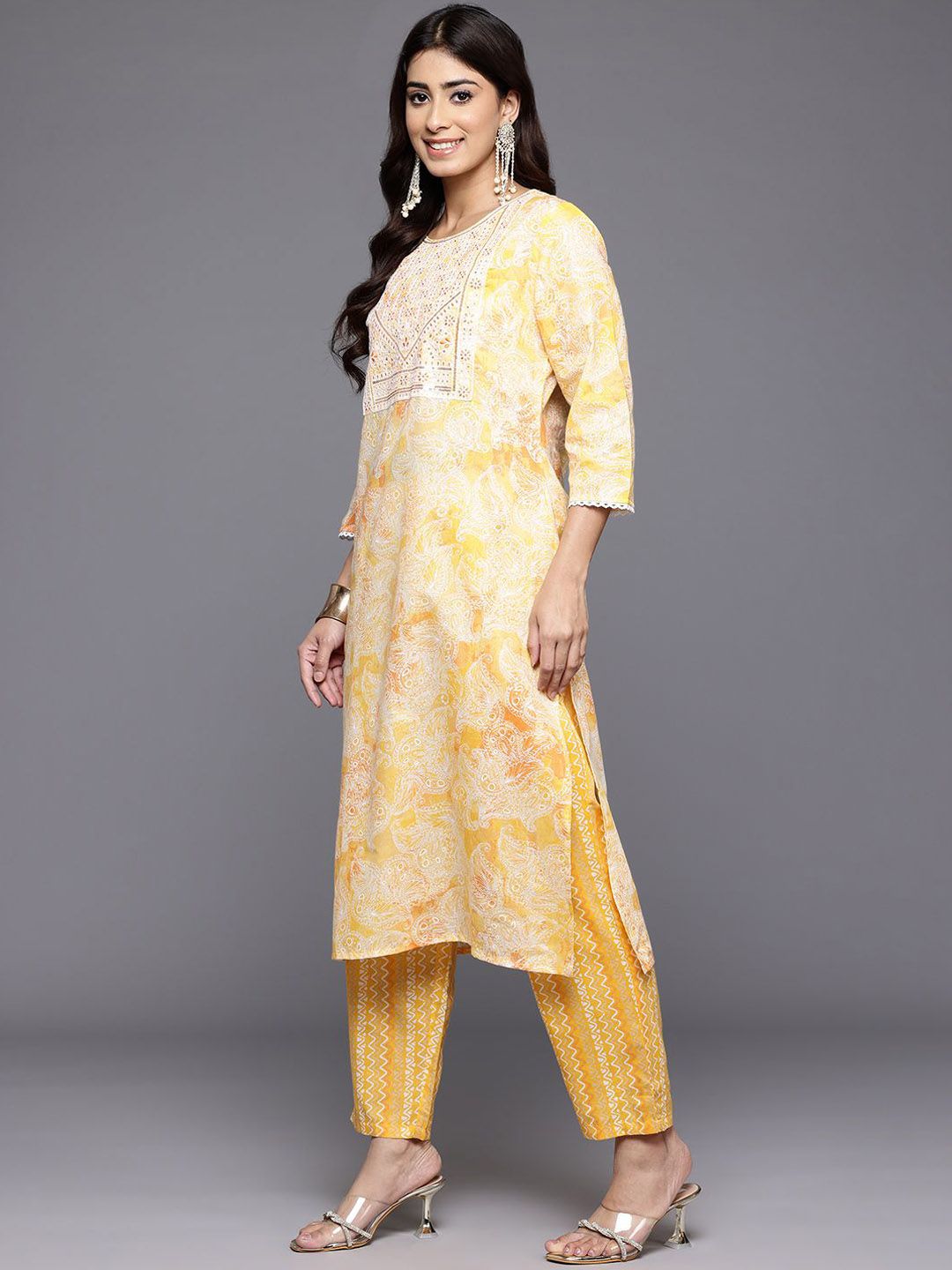 Dhiyona VA Women'sFloral Printed Thread Work Straight Kurta With Trousers & Dupatta