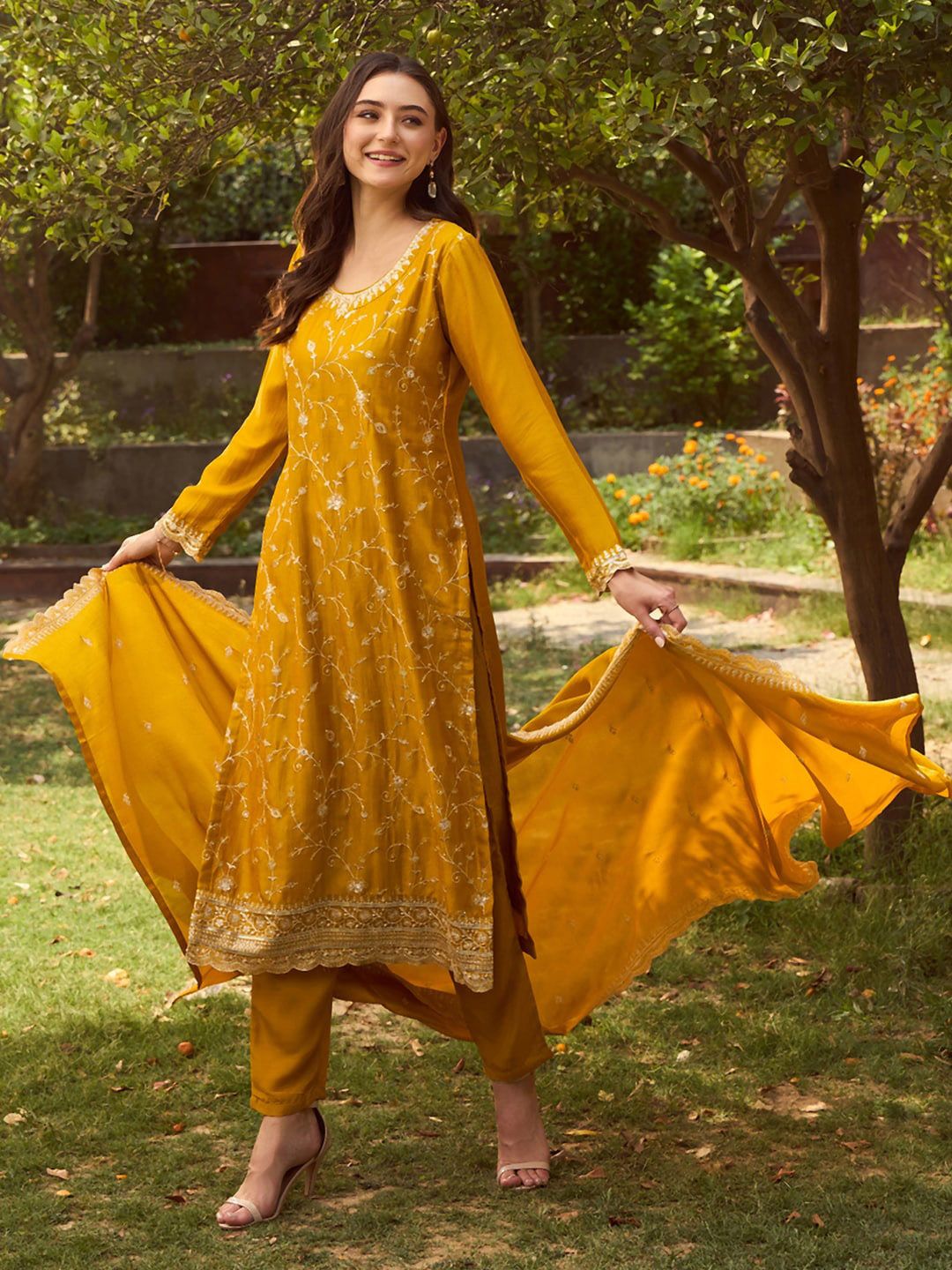 Dhiyona IE Ethnic Motifs Embroidered Round Neck Straight Kurta with Trousers & Dupatta