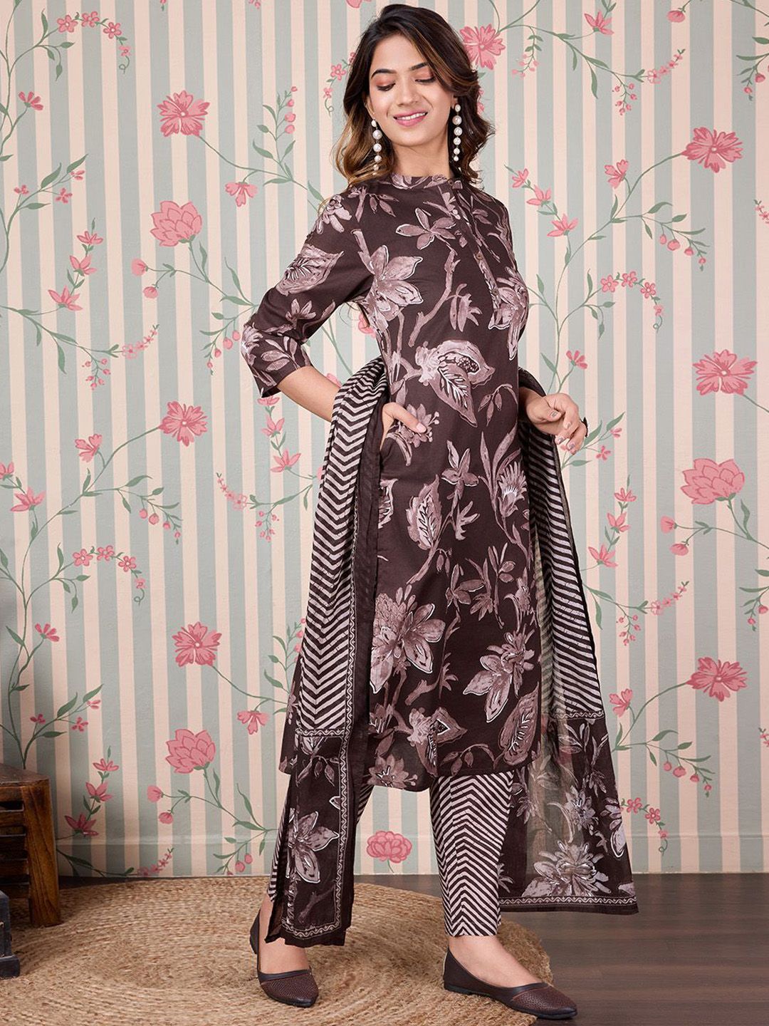 Dhiyona OD  Floal Printed Regular Pure Cotton Kurta with Trousers & Dupatta