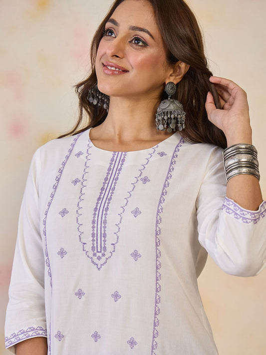 Dhiyona IE Women Ethnic Motifs Embroidered Thread Work Floral Kurta