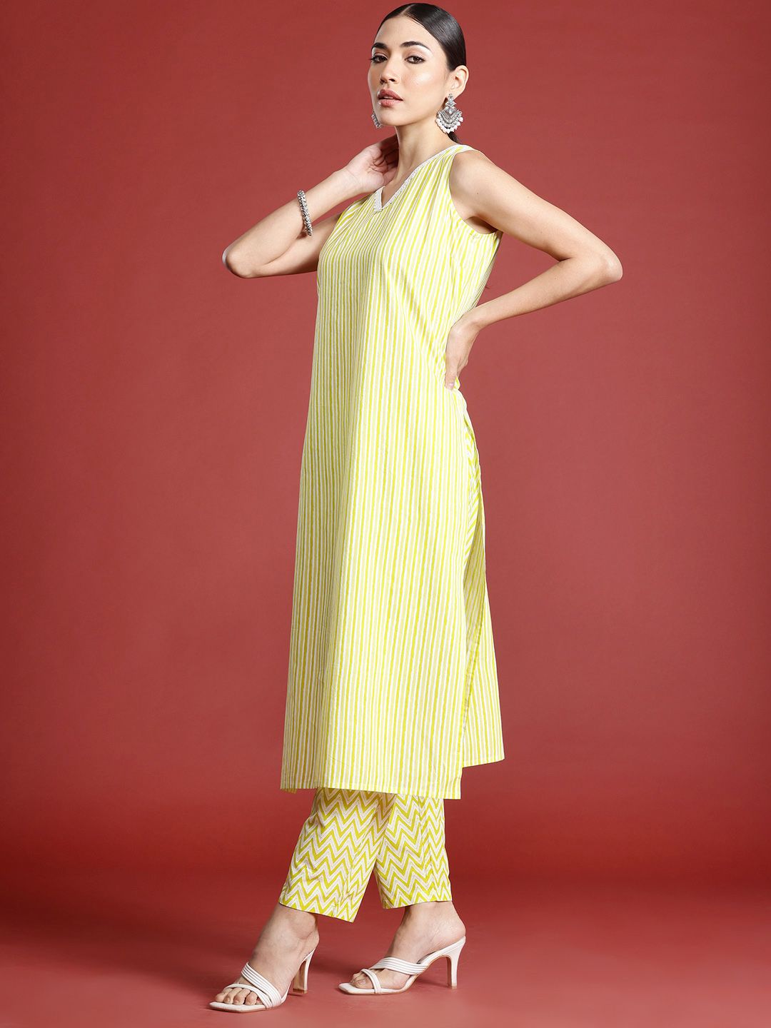 Women Printed Pure Cotton Kurta with Trousers