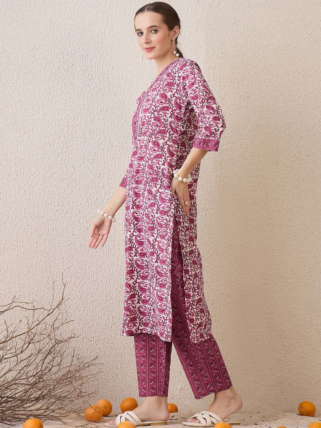 Dhiyona IE Paisley Printed V-Neck Pure Cotton Straight Kurta With Trousers