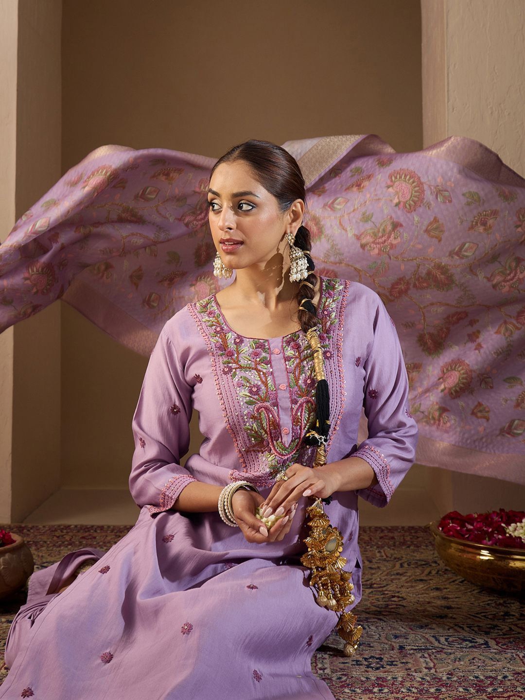 Dhiyona IE Women Floral Embroidered Regular Thread Work Kurta with Trousers & With Dupatta