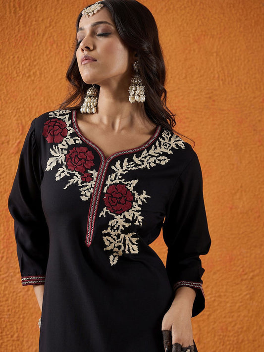 Dhiyona IE Floral Yoke Design Sweetheart Neck Thread Work Straight Kurta