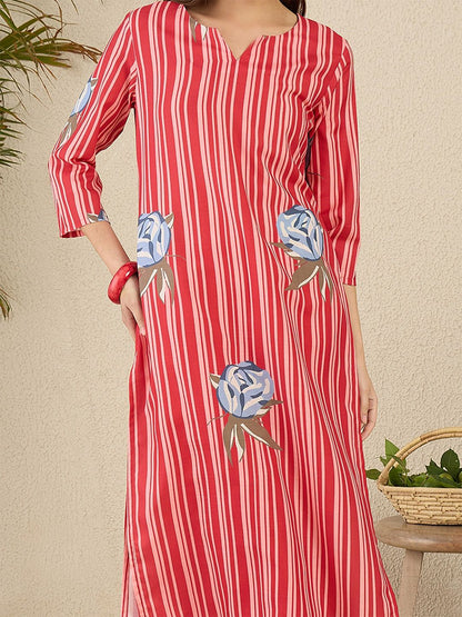 Dhiyona IE Women Solid V-Neck Regular Kurta with Trousers
