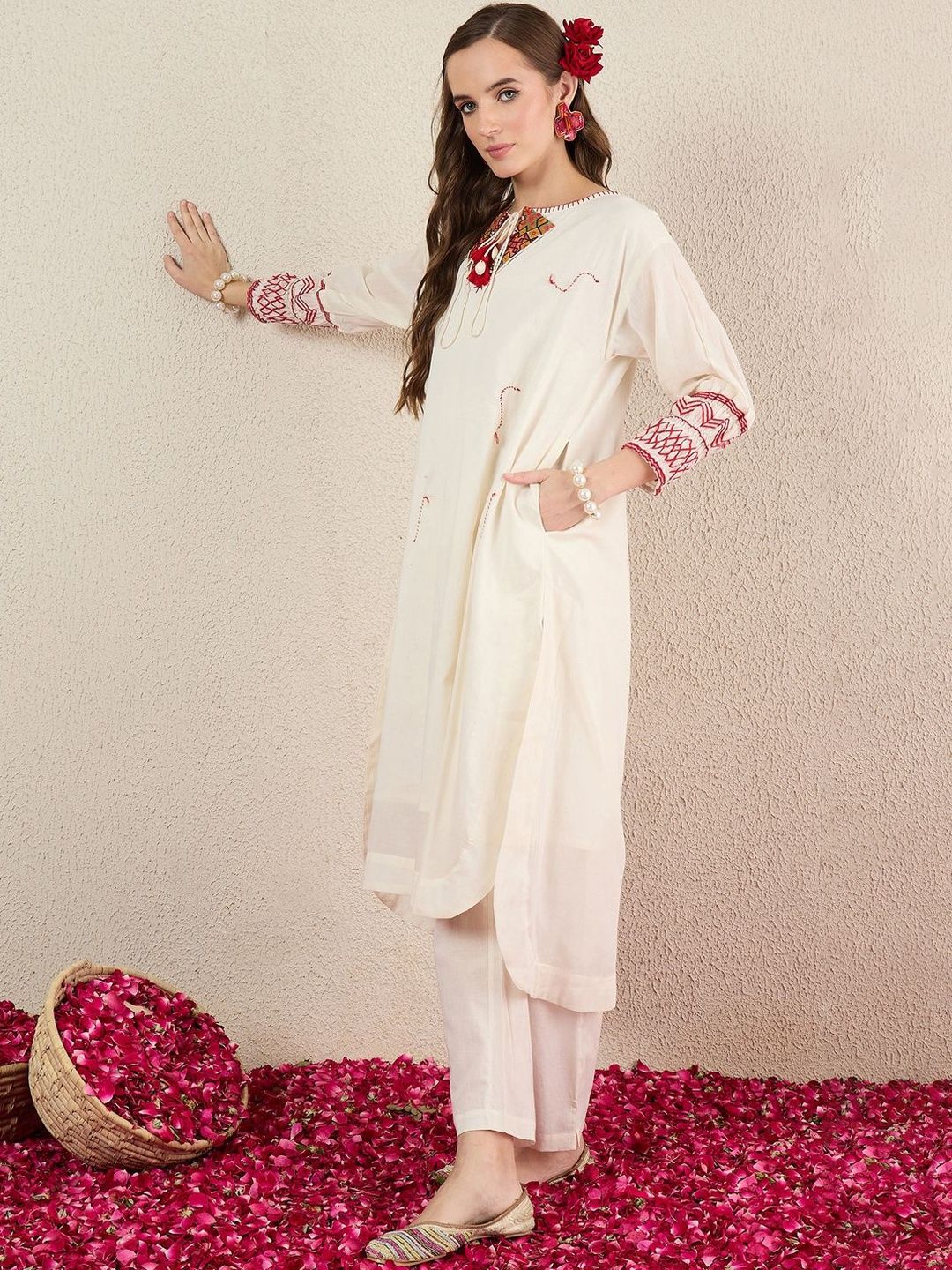 Women Ethnic Motifs Embroidered Thread Work Pure Cotton Kurta with Trousers