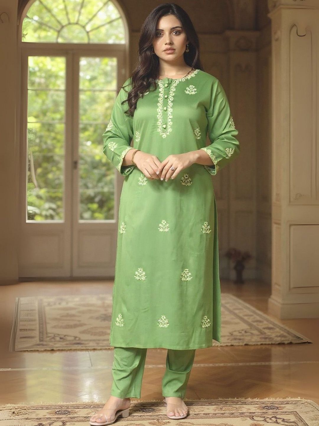 Women Ethnic Motifs Embroidered Kurta with Trousers