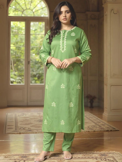 Women Ethnic Motifs Embroidered Kurta with Trousers