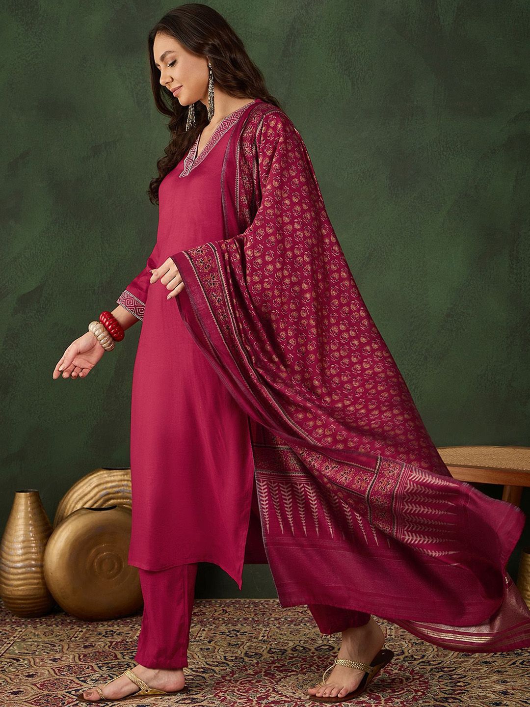 Dhiyona SN Women's V-Neck Thread Work Straight Kurta With Trousers & Dupatta