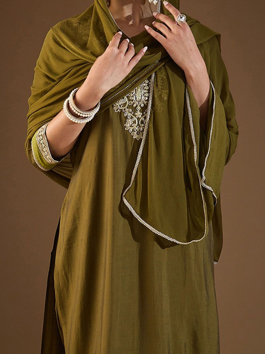 Women Floral Embroidered Regular Kurta with Trousers & With Dupatta