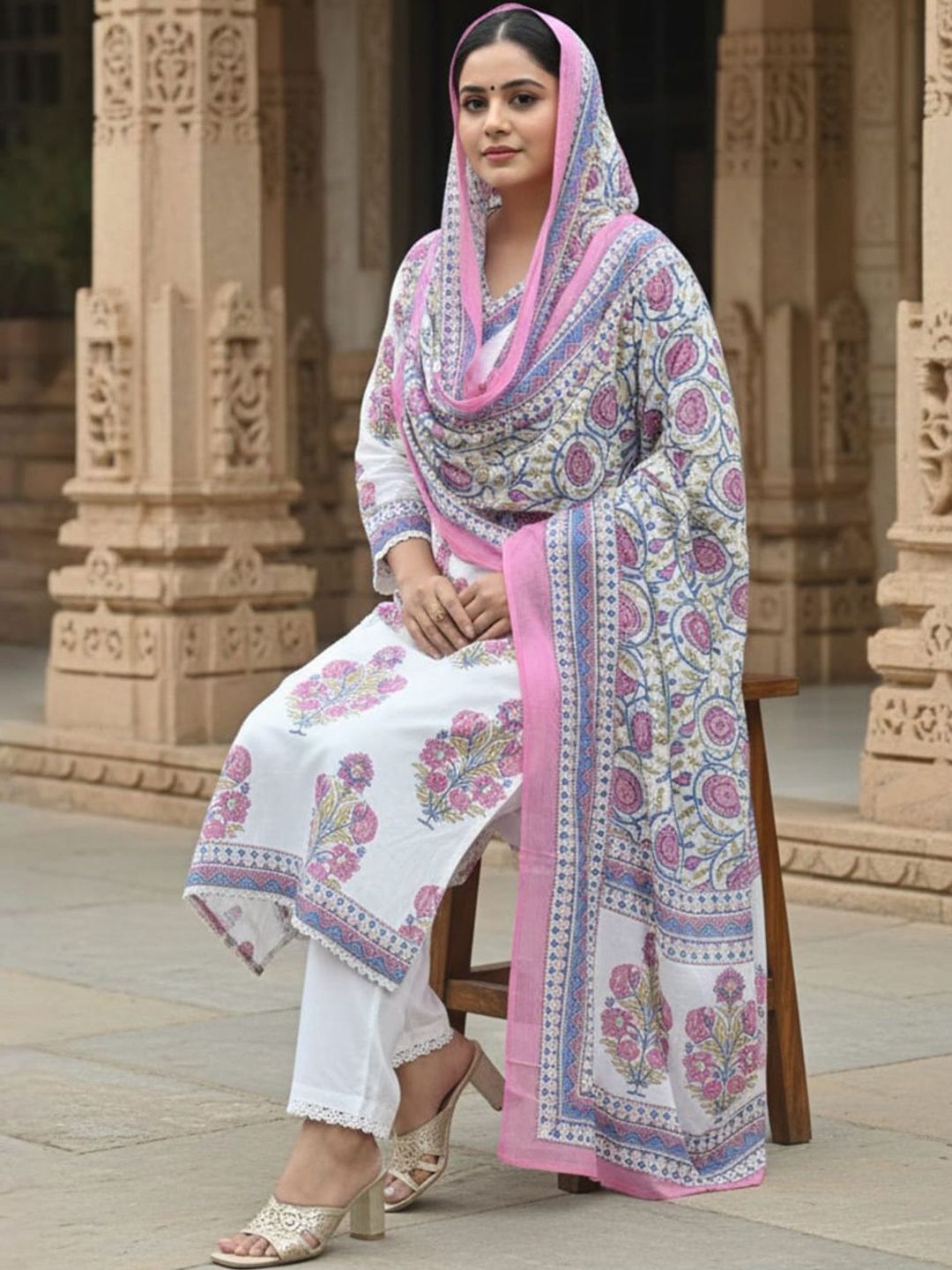 Women Floral Printed Regular Pure Cotton Kurta with Trousers & With Dupatta