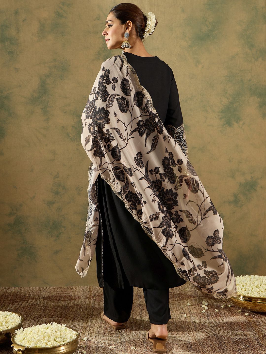 Dhiyona IE Round Neck Straight Kurta With Trousers & Dupatta